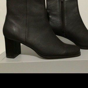 Classique Women's Brown Leather Heel Boots Size 8.